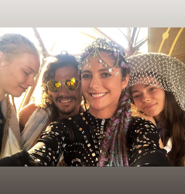 Tammy Di Calafiori e amigos (Foto: Reprodução / Instagram)