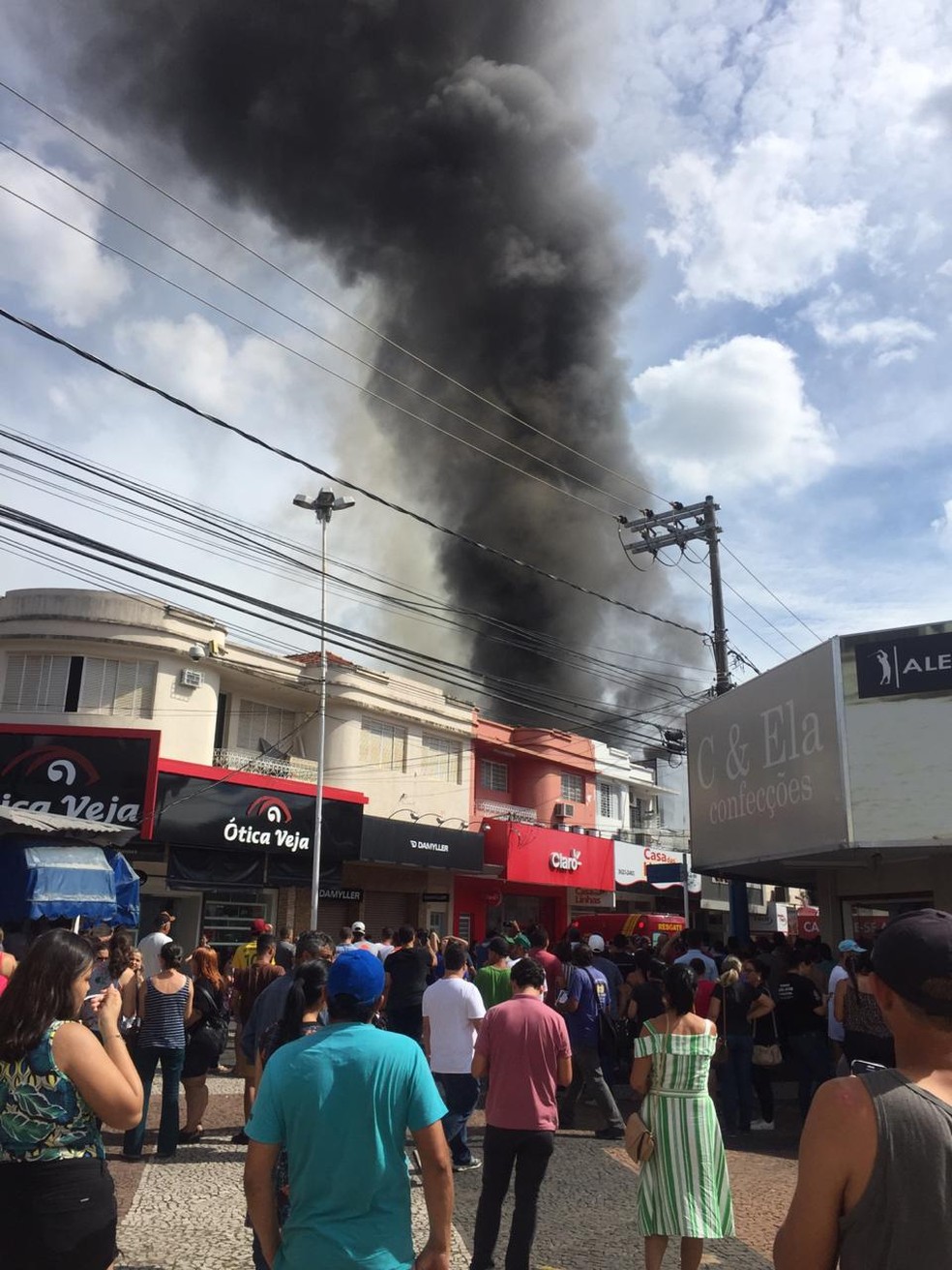 Corpo de Bombeiros combate incÃªndio em AraÃ§atuba  â€” Foto: Arquivo Pessoal 