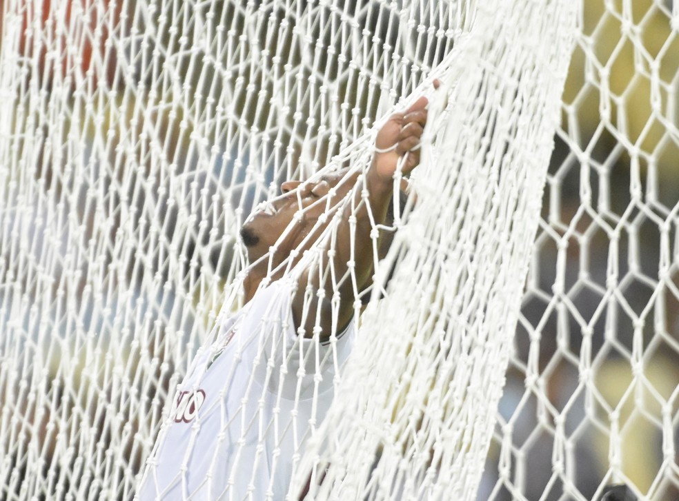 Keno vai &agrave;s redes, mas sem a bola: atacante ainda n&atilde;o fez gol pelo Flu &mdash; Foto: Andr&eacute; Dur&atilde;o / ge