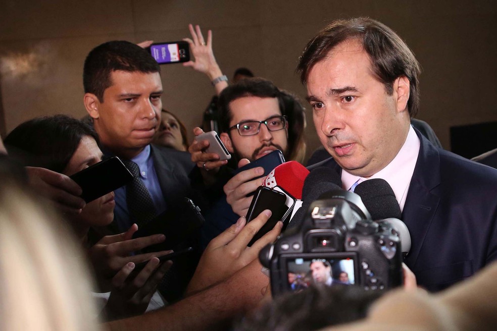 Rodrigo Maia durante conversa com jornalistas durante evento em hotel em São Paulo (Foto: Renato S. Cerqueira/Futura Press/Estadão Conteúdo)