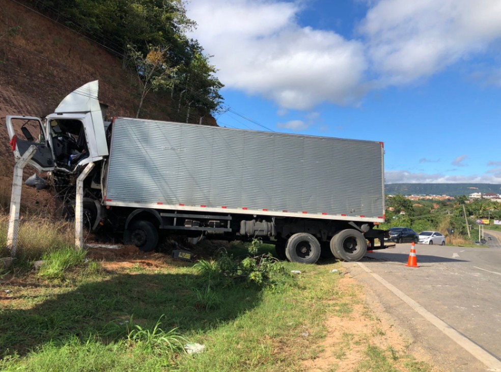 Acidente foi registrado na rodovia CE-292, altura do km 35, na cidade do Crato. — Foto: Patrícia Silva/Sistema Verdes Mares