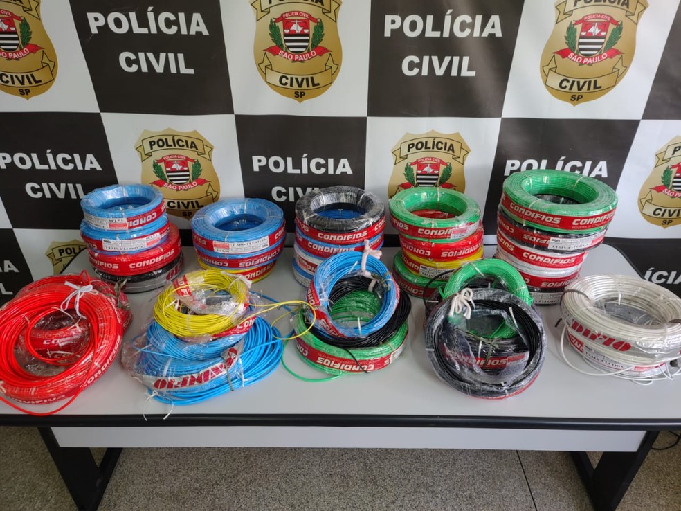 Polícia Civil apreende 34 cabos elétricos irregulares em comércio em Campinas  — Foto: Polícia Civil