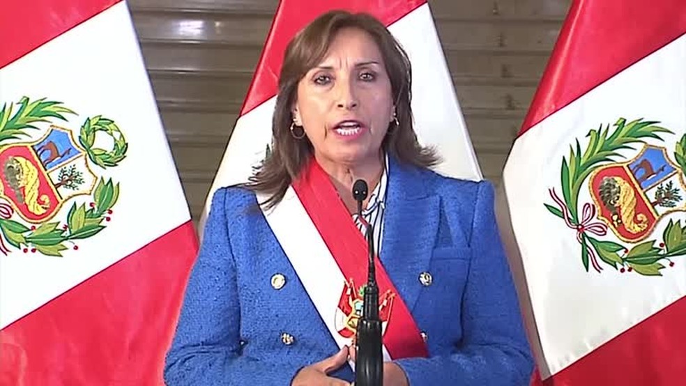 Nova presidente do Peru, Dina Boluarte, durante discurso para a população em 12 de dezembro. — Foto: REUTERS