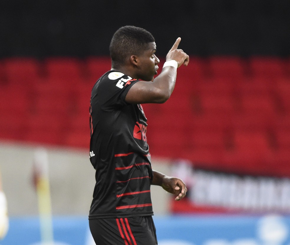 Lincoln comemoração gol Flamengo x Bragantino — Foto: André Durão