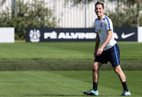 Corinthians campeão invicto? Rodriguinho acha difícil, mas não impossível