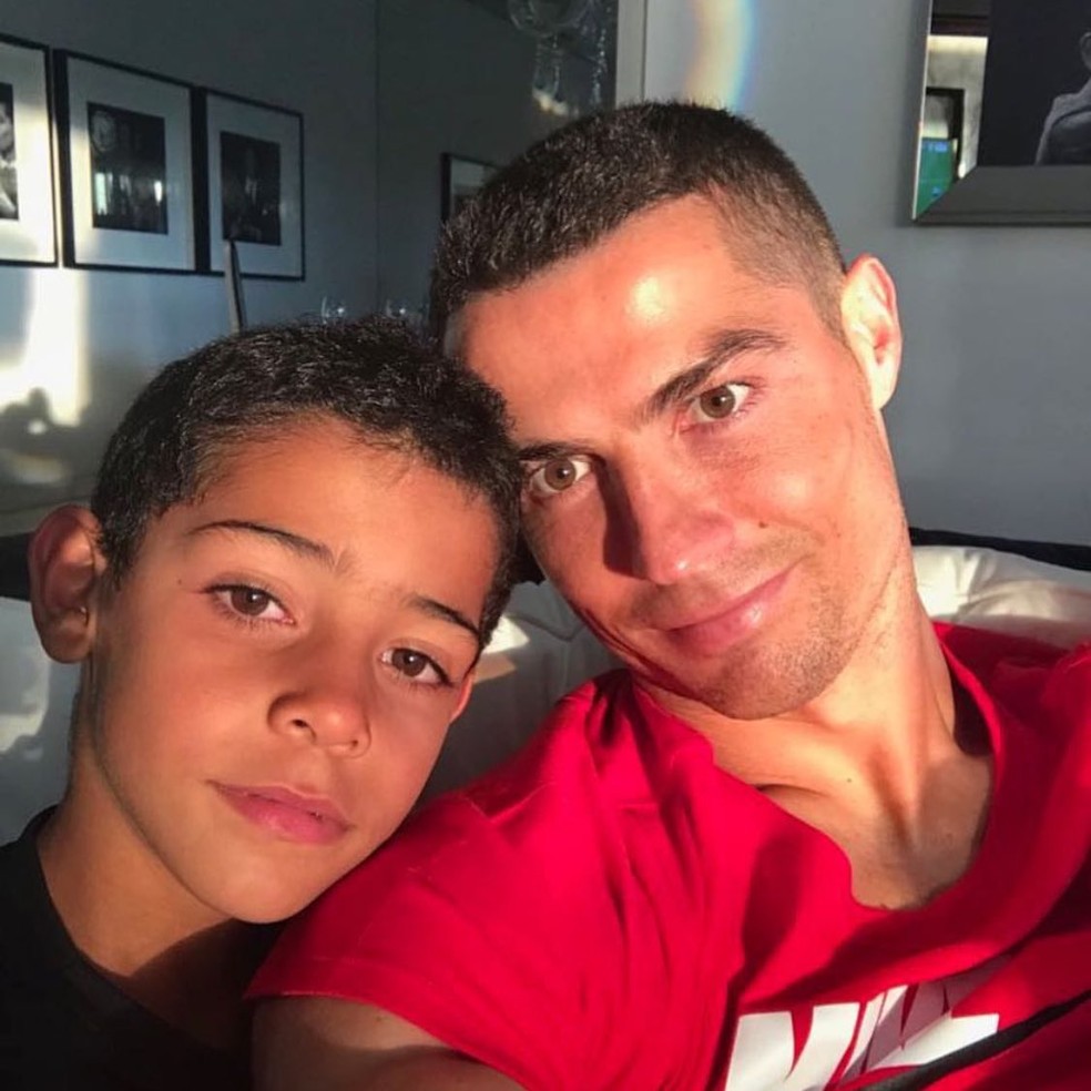 Cristiano Ronaldo e o filho (Foto: Reprodução/Instagram)