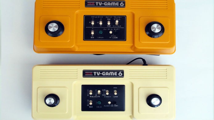 As versões branca e laranja do Color TV-Game 6 lado a lado (Foto: Reprodução/Before Mario)