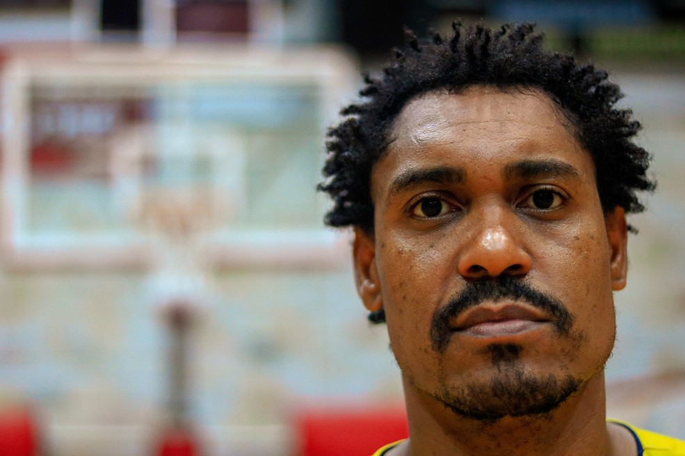 Márcio Dornelles é o atleta mais velho do NBB e planeja jogar até os 45 anos — Foto: Danilo Sardinha/GloboEsporte.com