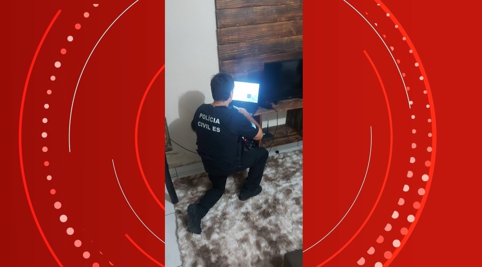 Policiais encontraram vídeos de abuso sexual infantil na casa de empresário no ES — Foto: Polícia Civil/Divulgação