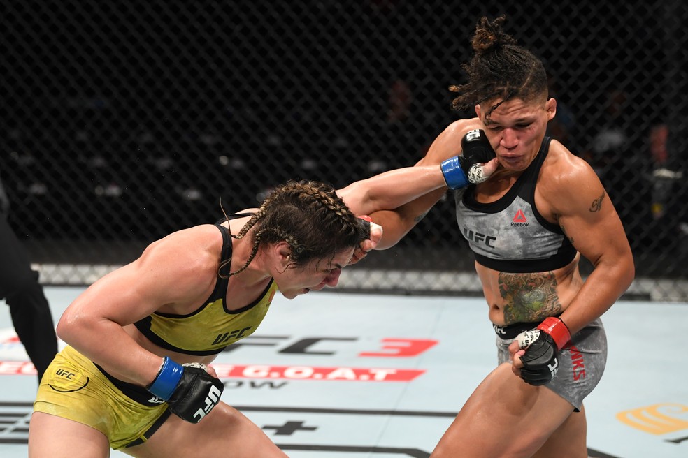 Bethe Correia golpeia Sijara Eubanks na sua vitÃ³ria no UFC Cidade do MÃ©xico â?? Foto: Getty Images