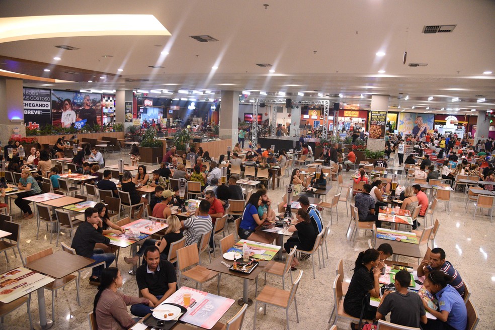Projeto quer destinar assentos exclusivos para idosos, deficientes fÃ­sicos e gestantes em shoppings de UberlÃ¢ndia. â Foto: DivulgaÃ§Ã£o