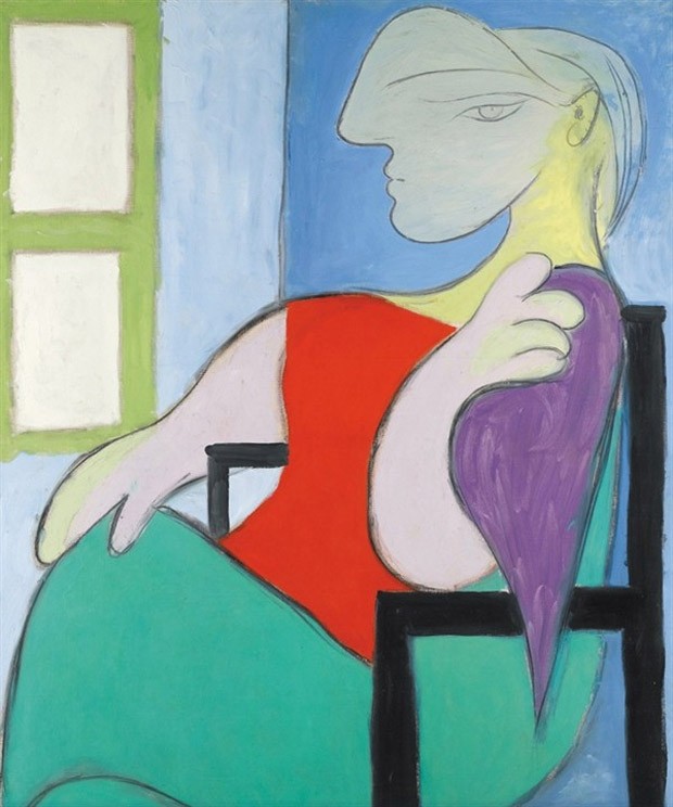 Femme assise près d'une fenêtre (Foto: Reprodução)