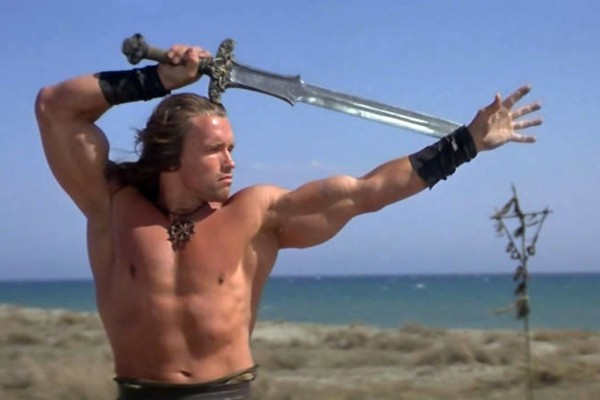 O ator Arnold Schwarzenegger no papel do bárbaro Conan (Foto: Reprodução)