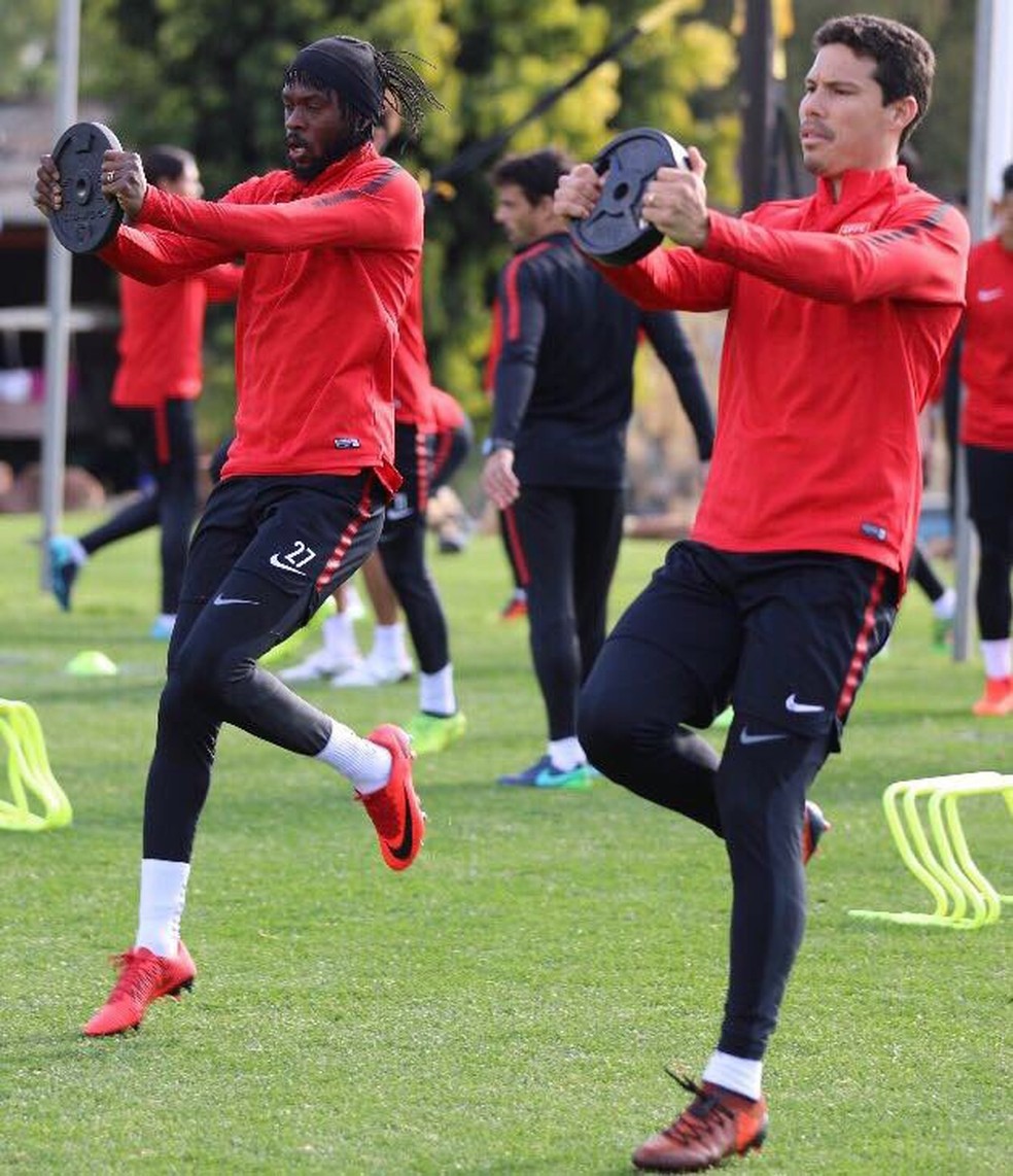 Hernanes treina ao lado de Gervinho no Hebei Fortune (Foto: Divulgação/Hebei)