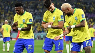 Seleção desencanta com futebol e segue sendo alvo de crítica de alguns futebolistas europeus — Foto: MANAN VATSYAYANA/AFP
