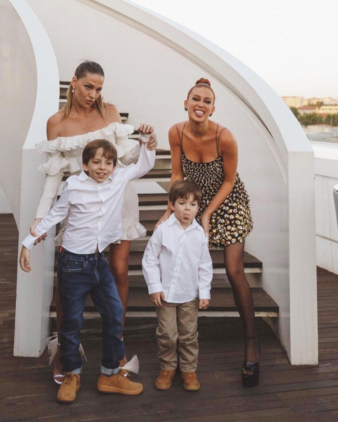 Marina Ruy Barbosa com Luma Costa e seus filhos (Foto: instagram/reprodução)
