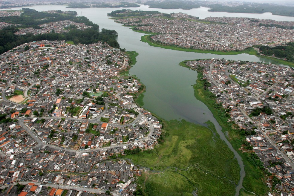 Vista aÃ©rea da regiÃ£o da represa Billings, em SÃ£o Paulo. A imagem foi feita em dezembro de 2005 (Foto: SEBASTIÃO MOREIRA/ESTADÃO CONTEÃDO/ARQUIVO)