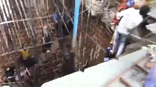 Sobe para 36 o número de mortes após desabamento de piso em templo na Índia
