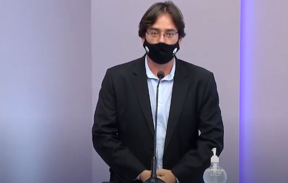 Candidato a prefeito de Campinas Pedro Tourinho (PT) durante debate da Band — Foto: Reprodução/TV Bandeirantes