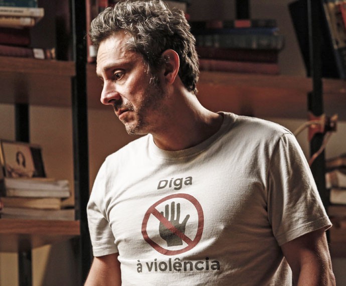 O ex-vereador também usa muito a camiseta "Não à violência" (Foto: TV Globo)