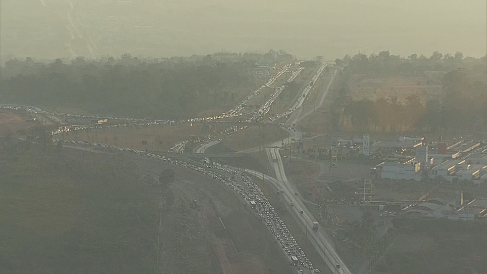 Região do Colorado com trânsito ruim na manhã desta terça (Foto: TV Globo/Reprodução)