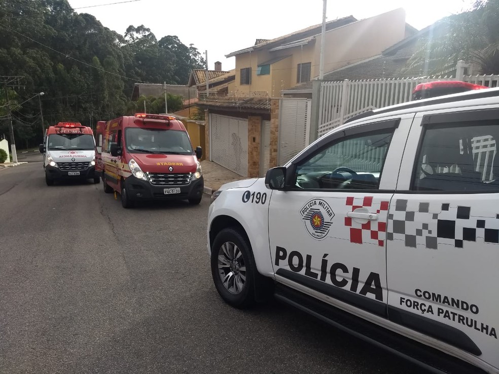 Idoso &eacute; salvo de parada cardiorespirat&oacute;ria pela Pol&iacute;cia Militar &mdash; Foto: Divulga&ccedil;&atilde;o/Pol&iacute;cia Militar
