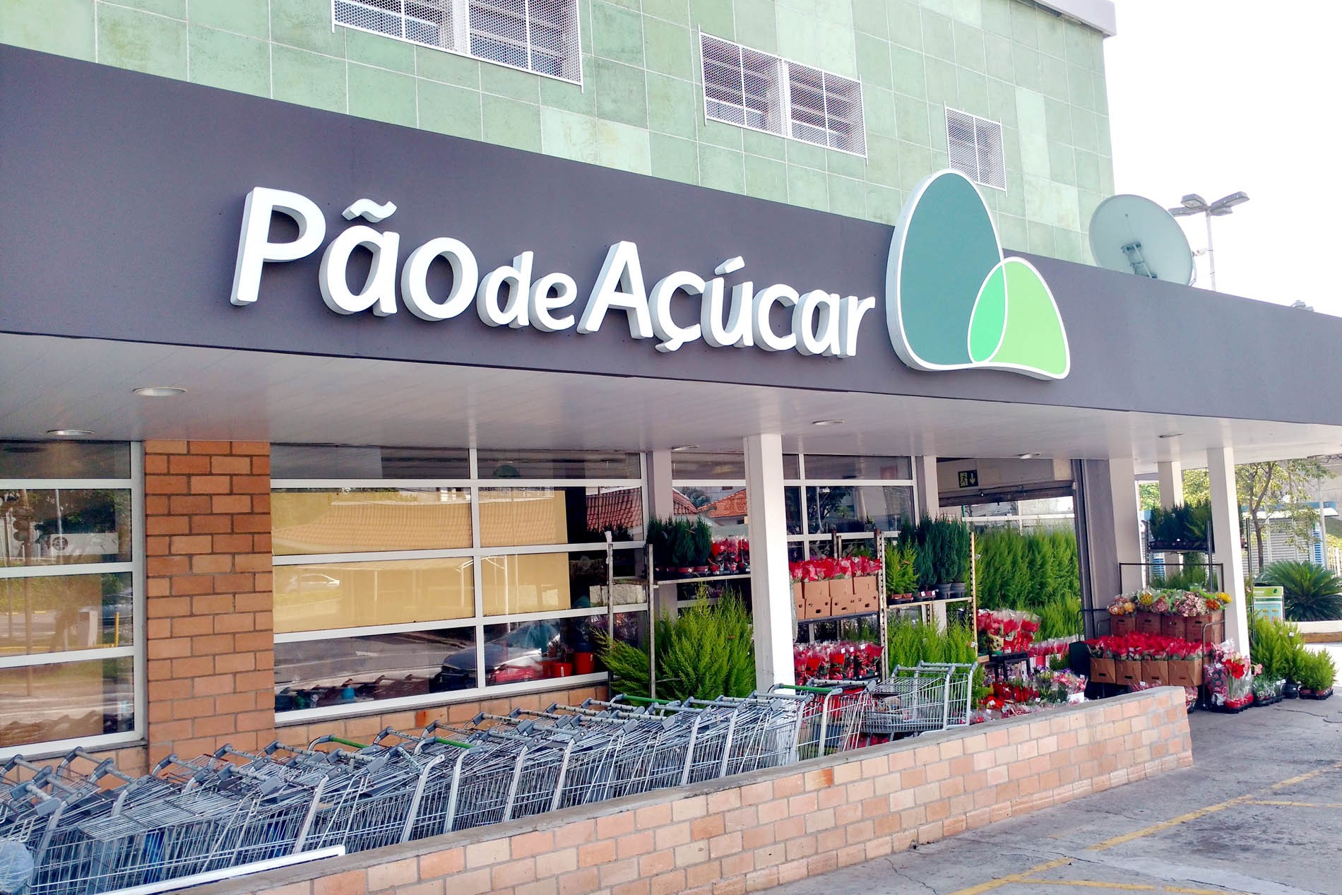 Grupo Pão de Açúcar firma acordo para vender 11 lojas por R$ 330 milhões
