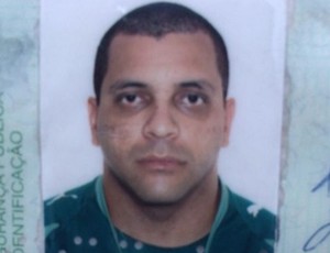 Evandro Rodrigues, 37, foi morto logo após sair de casa, em Goiânia (Foto: John Willian/ TV Anhanguera)