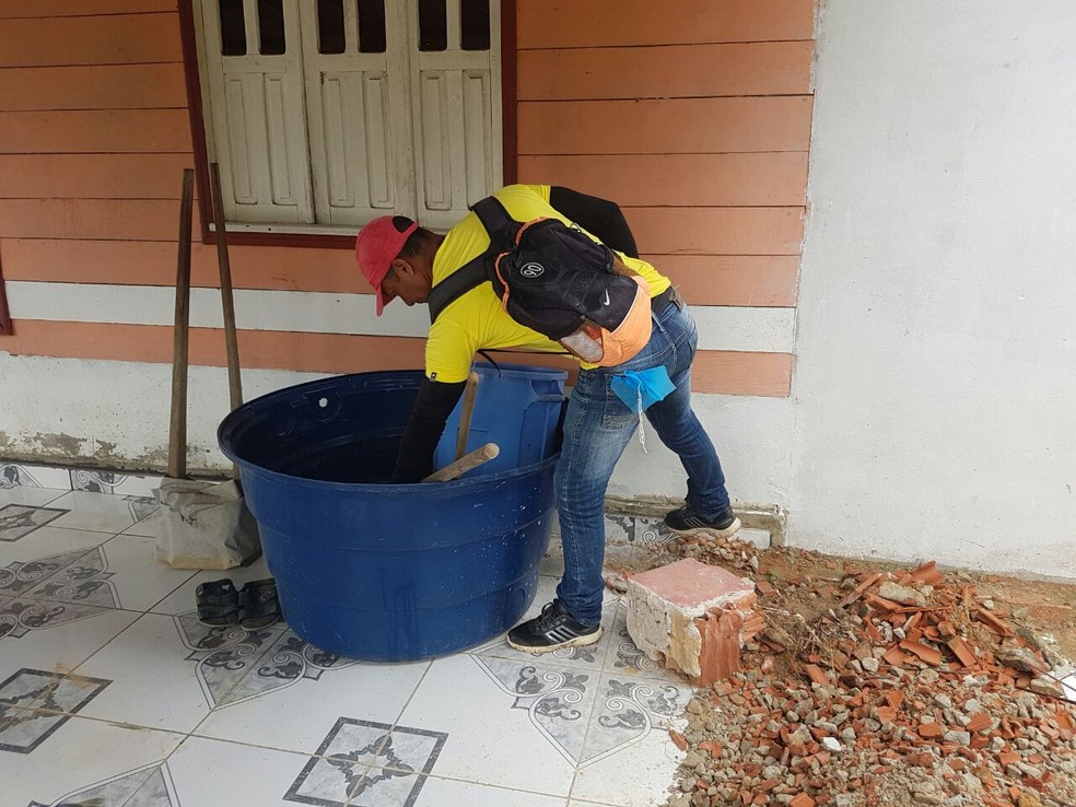 Agentes dizem que população ainda tem resistência de recebê-los em casa (Foto: Anny Barbosa/G1)