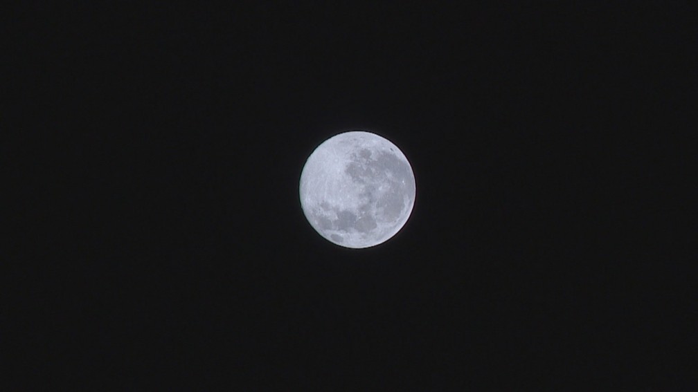 Superlua pode ser observada até quarta-feira (31) — Foto: Reprodução/RBS TV