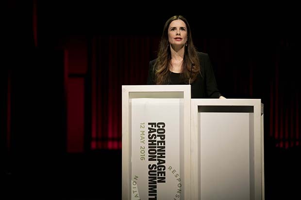 Livia Firth, the founder of Eco-Age and the driving force behind fashion's Green Carpet challenge, on stage at the Summit (Foto: Copenhagen Fashion Summit)