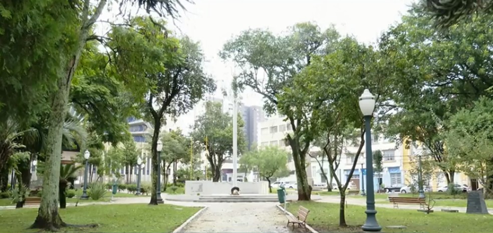 Praça Marechal Floriano Peixoto, em Ponta Grossa, é tombada pelo patrimônio cultural — Foto: Reprodução/RPC