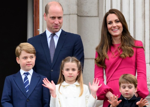 O príncipe William e Kate estão de mudança em busca de uma vida mais tranquila com os três filhos pequenos (Foto: Rex / Reprodução)