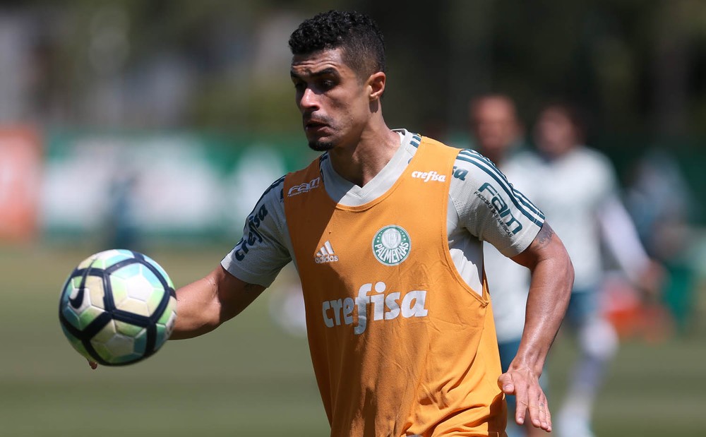  Em final de contrato e sem saber se fica, Egídio completa 100 jogos pelo Palmeiras
