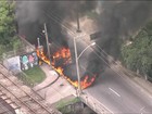 Bandidos incendeiam ônibus e tumultuam a manhã no Rio de Janeiro