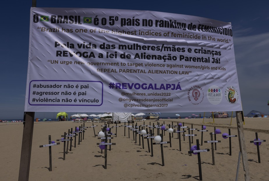 Manifestação pela vida da mulher em Copacabana, na Zona Sul do Rio