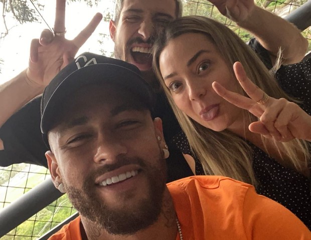 Neymar com Carol Dantas e Vinicius Martinez (Foto: Reprodução/Instagram)