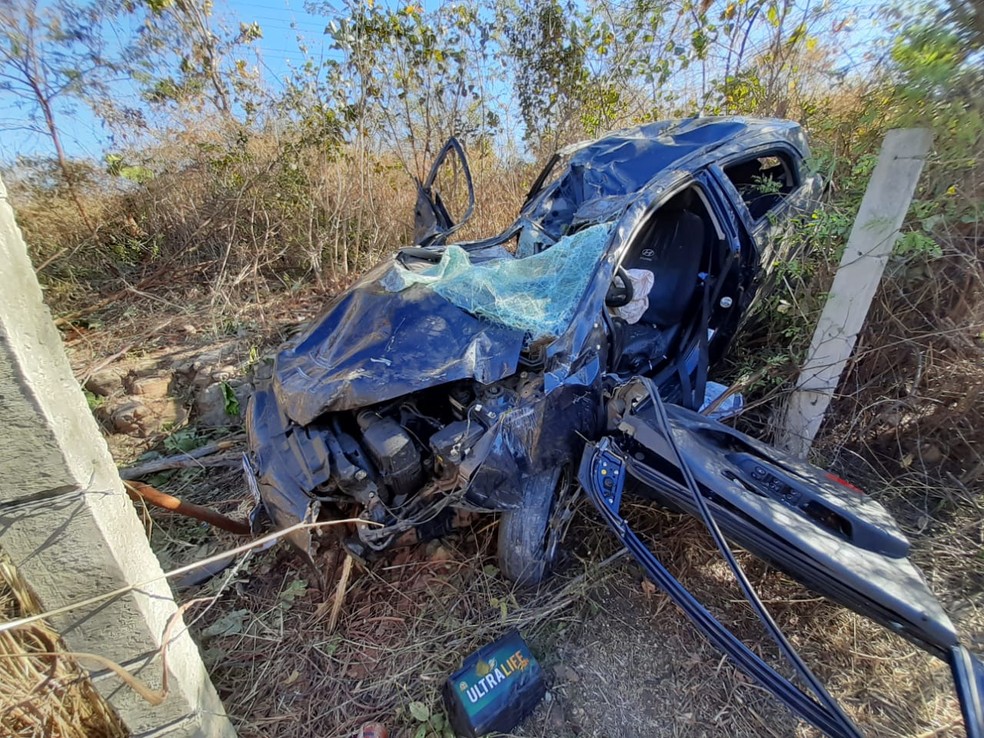Pai morre e mãe e dois filhos ficam feridos após acidente em Floriano, no Sul do Piauí — Foto: Divulgação/PRF-PI