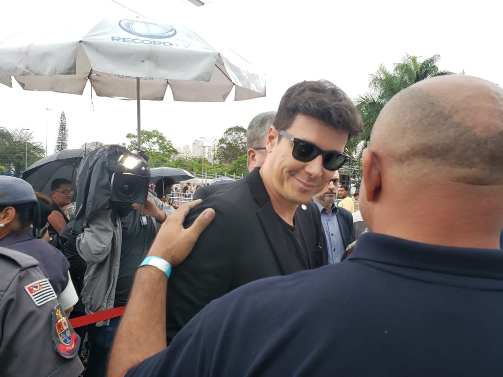 Rodrigo Faro Se Despede De Gugu Liberato Em Velorio Em Sp Ele Me Ensinava Sao Paulo G1