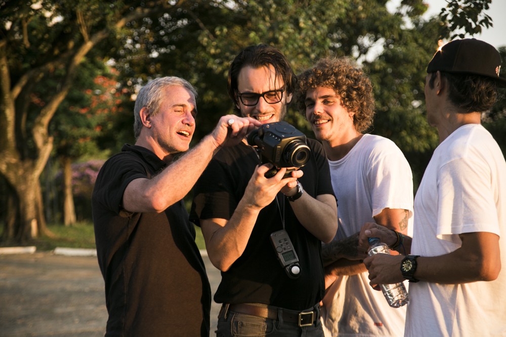 Dennis Freedman e Robert Nethery em ação com o skatista Felipe Foguinha (Foto: Divulgação)