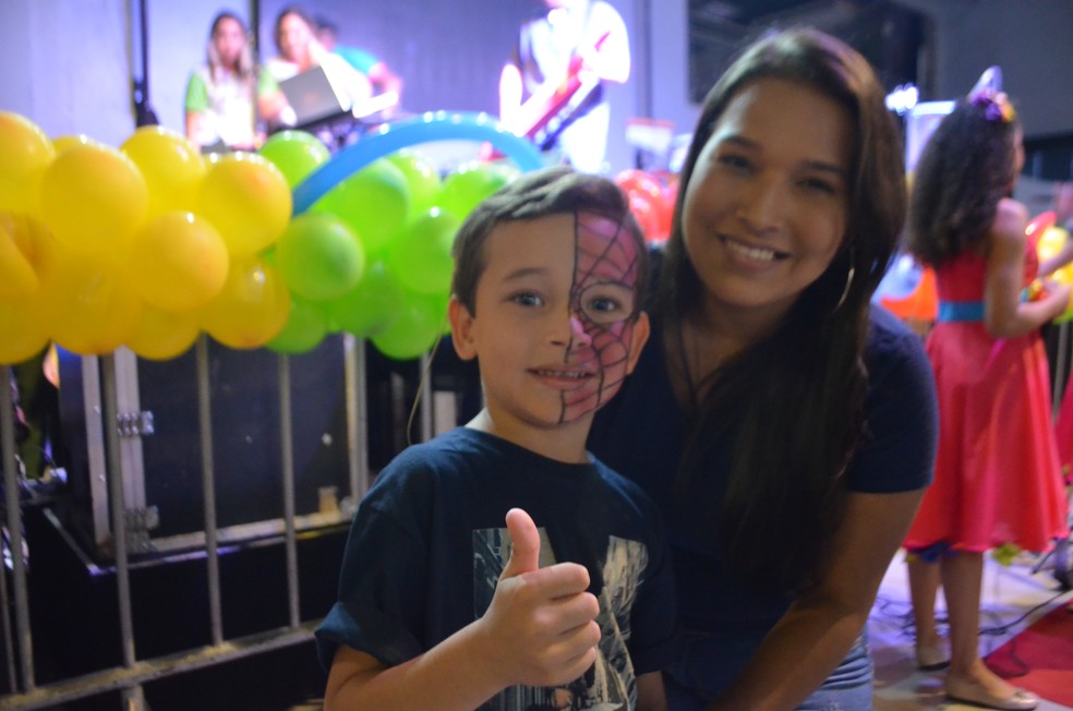 Taciane Soeiro e o filho OtÃ¡vio Henrique â Foto: Jorge Abreu/G1 