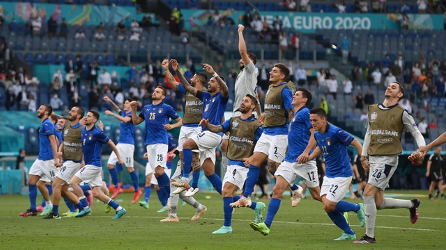 Jogadores da seleção da Itália comemoram classificação às oitavas de final da Eurocopa com 100% de aproveitamento 