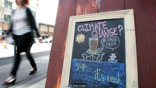 A mistura de nível educacional e ponto de vista ideológico pode influenciar o debate sobre o aquecimento global (Foto: Getty Images via BBC News Brasil)