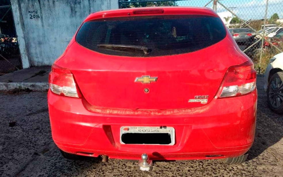 Carro roubado pelo grupo em IrarÃ¡, segundo informaÃ§Ãµes da PolÃ­cia Militar â?? Foto: DivulgaÃ§Ã£o/PolÃ­cia Militar