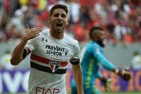 São paulo x Brasília: Calleri goleador e expulso em visita conturbada pela arbitragem.