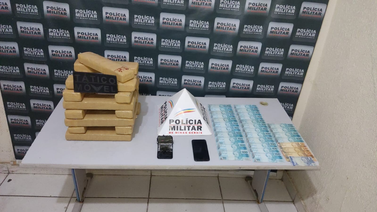 Homens são presos com 15 quilos de maconha e quase R$ 3 mil em Governador Valadares 