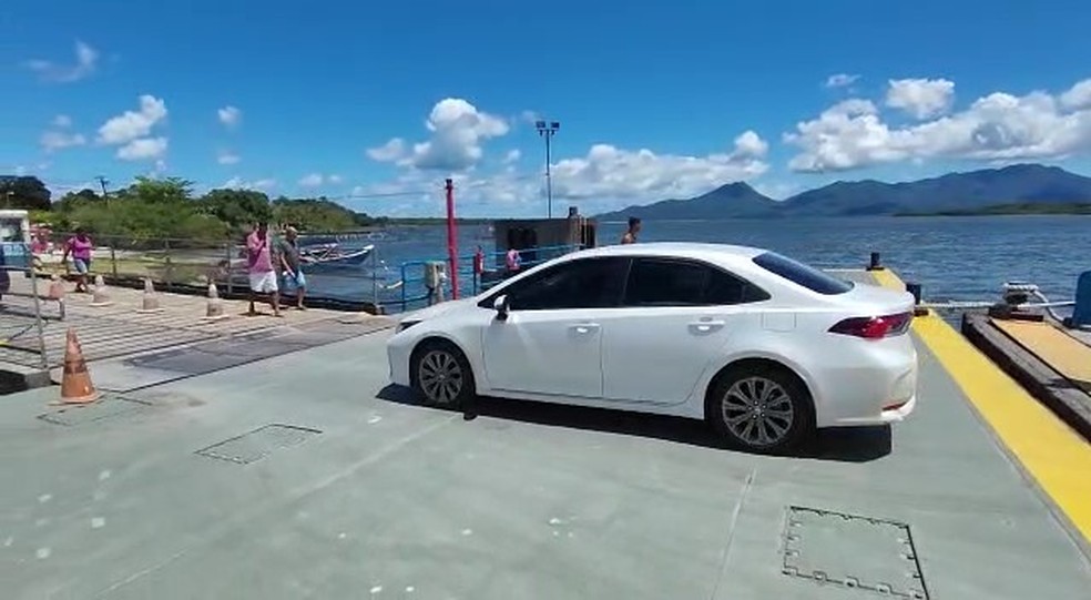 Flutuante Dersa III foi entregue, nesta segunda-feira (21), na travessia de balsas entre Cananeia e Ilha Comprida, no litoral de São Paulo. — Foto: Divulgação/Governo de SP