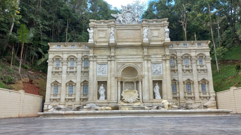 Réplica da "Fontana de Trevi", em Serra Negra (SP), está quase pronta — Foto: Fernando Evans/g1