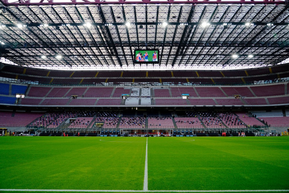 San Siro já recebeu 1.000 convidados em amistoso da Inter de Milão contra o Pisa no último sábado — Foto: Getty Images