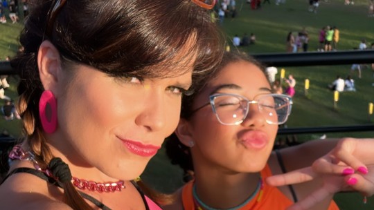 Ela cresceu! Samara Felippo leva filha Alicia pela primeira vez para curtir o Lollapalooza 